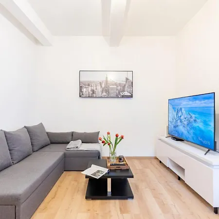 Appartamento Old Town Garden Apartment With Private Courtyard