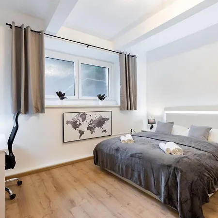 Self Check In, City Center 1Br For 4 W Private Yard Bratislava