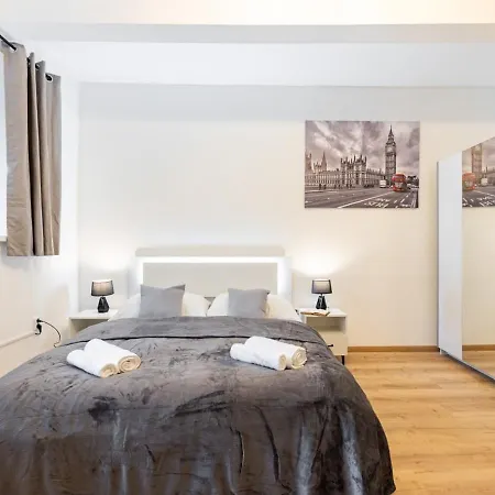 Old Town Garden Apartment With Private Courtyard