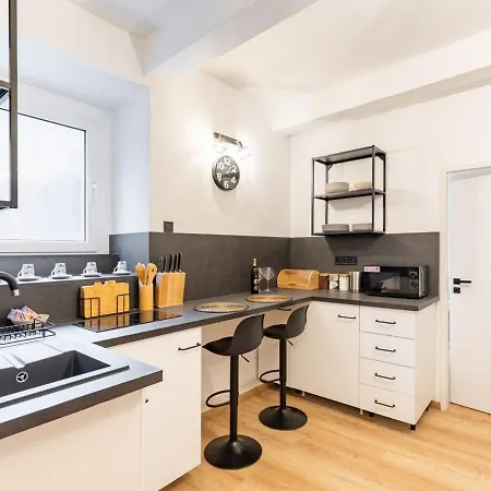 Lägenhet Old Town Garden Apartment With Private Courtyard