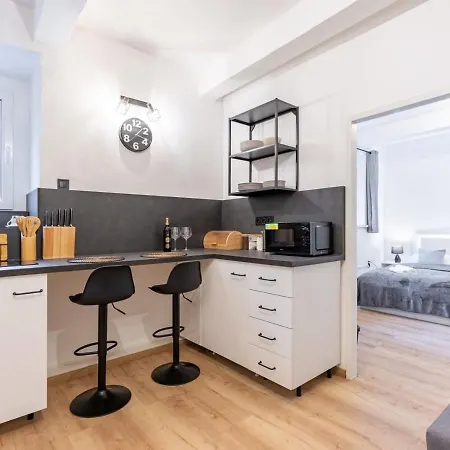 Old Town Garden Apartment With Private Courtyard